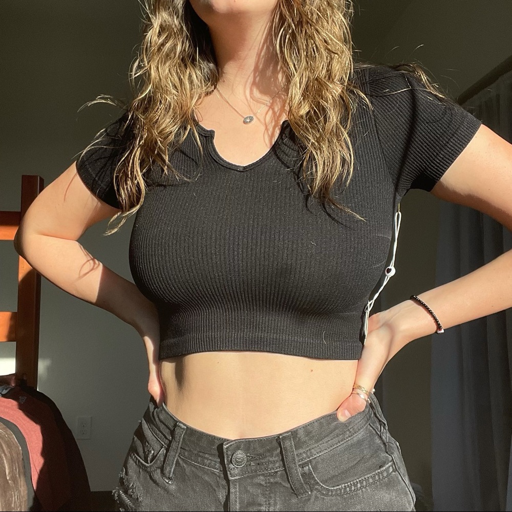 Black Slim-fitting crop top SOLD
